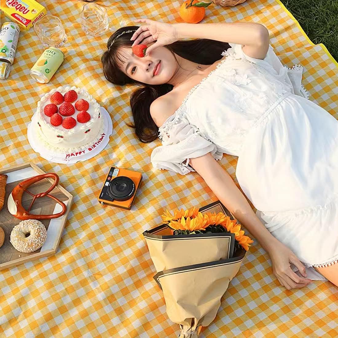What are the disadvantages of using a plastic acrylic picnic mat?