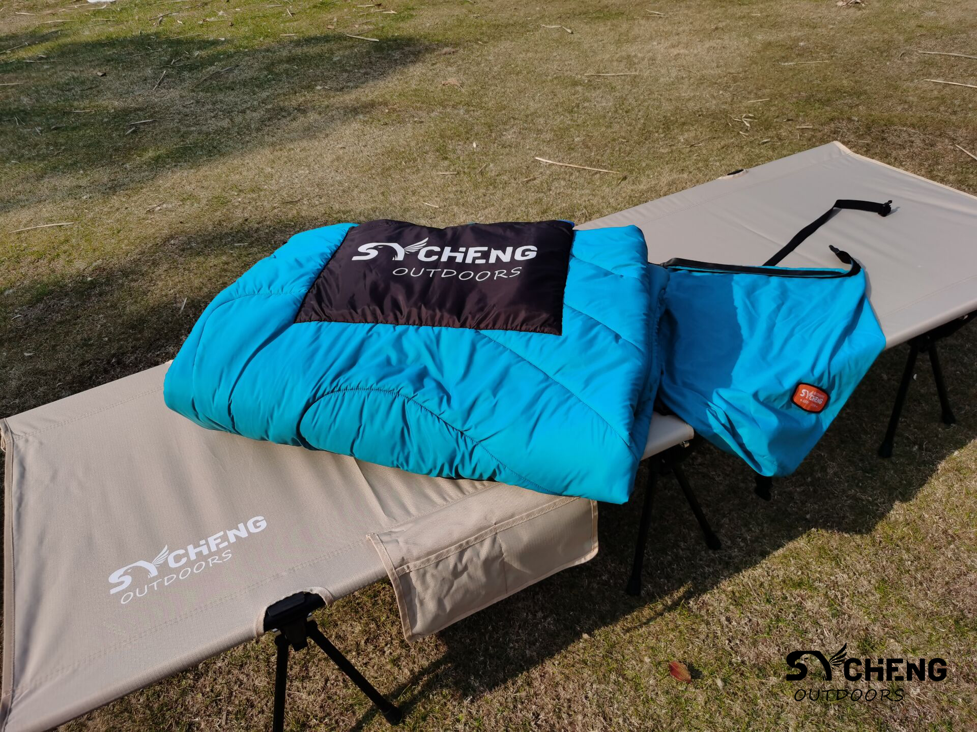 SYCHENG Multifunctional Camping Blanket - Packable & Waterproof Warm Camping Quilt - Outdoor Blanket for Stadium, Backpacking, Camping, Travel, and Hiking 